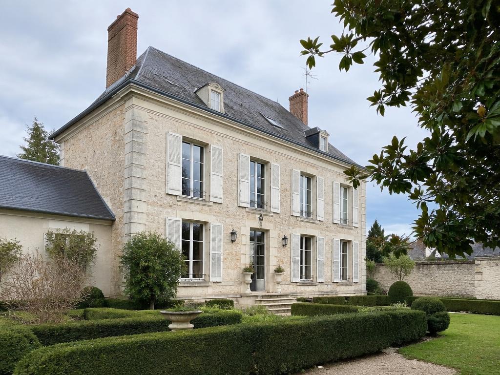 Maison bourgeoise en pierre avec jardin clos à Saint-Jean-de-Braye